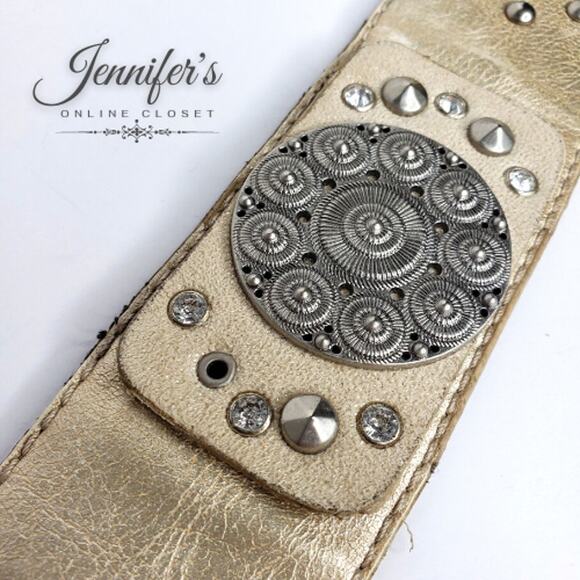 3/$25 Kathy Van Zeeland Faux Leather Studded Belt Size Medium - Picture 5 of 10